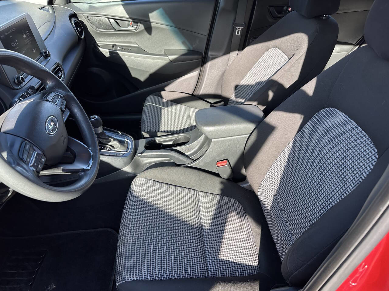 Used 2023 Hyundai Kona SE image 11