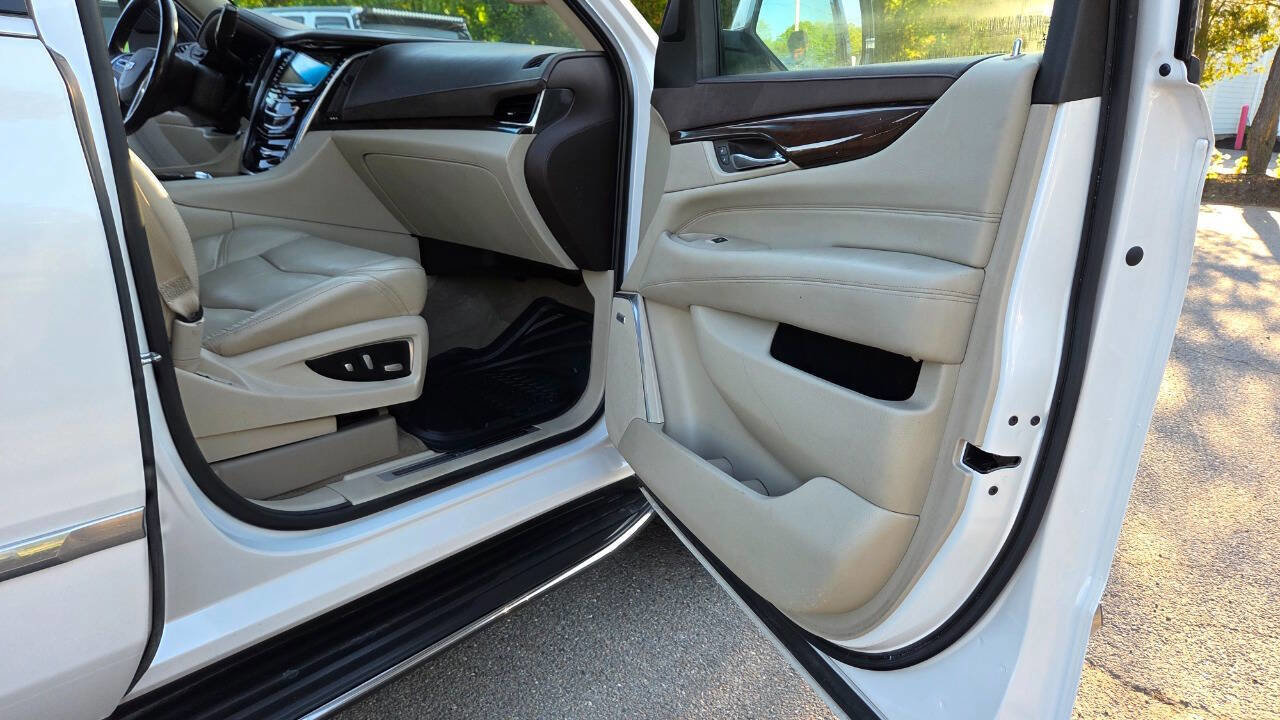 Used 2017 Cadillac Escalade Luxury AWD/4WD image 53