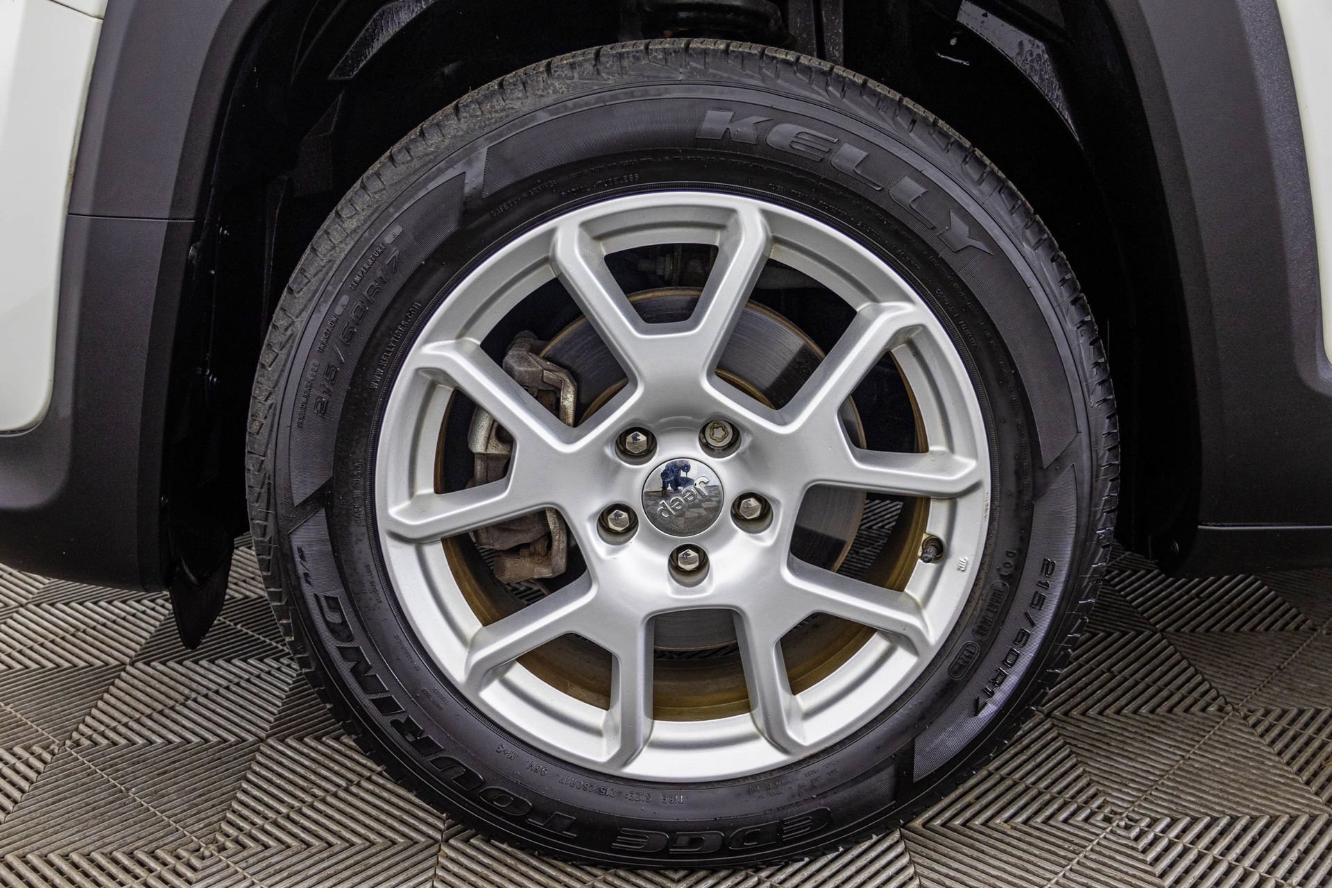 Used 2019 Jeep Renegade Latitude FWD image 46