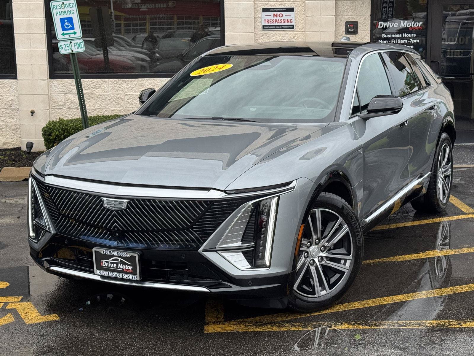 Used 2024 Cadillac Lyriq Luxury AWD/4WD image 2