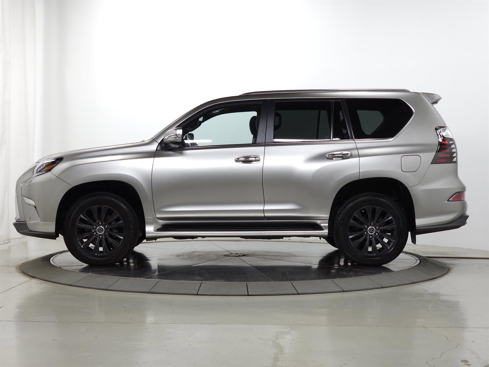 Used 2023 Lexus GX 460 Premium w/ Accessory Package AWD/4WD image 5