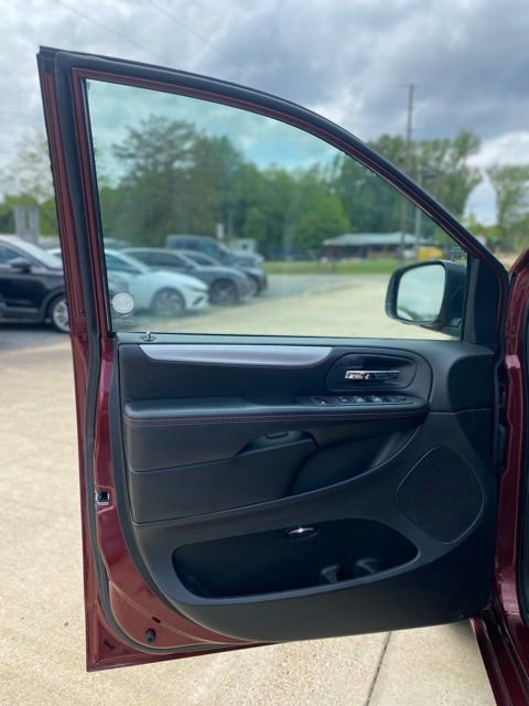 Used 2019 Dodge Grand Caravan GT FWD image 17
