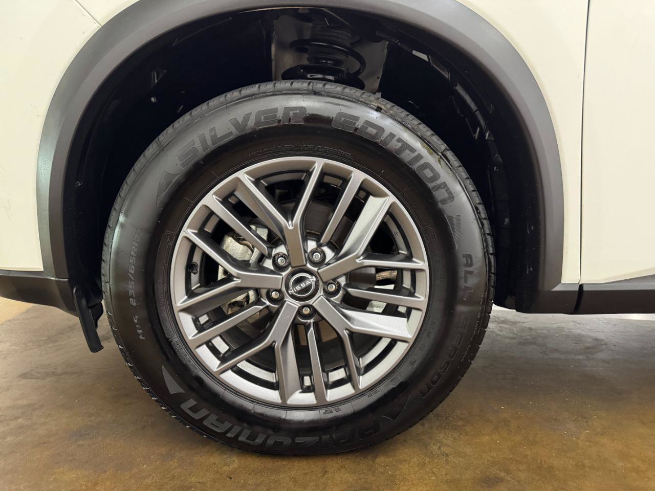 Used 2025 Nissan Rogue S AWD/4WD image 46