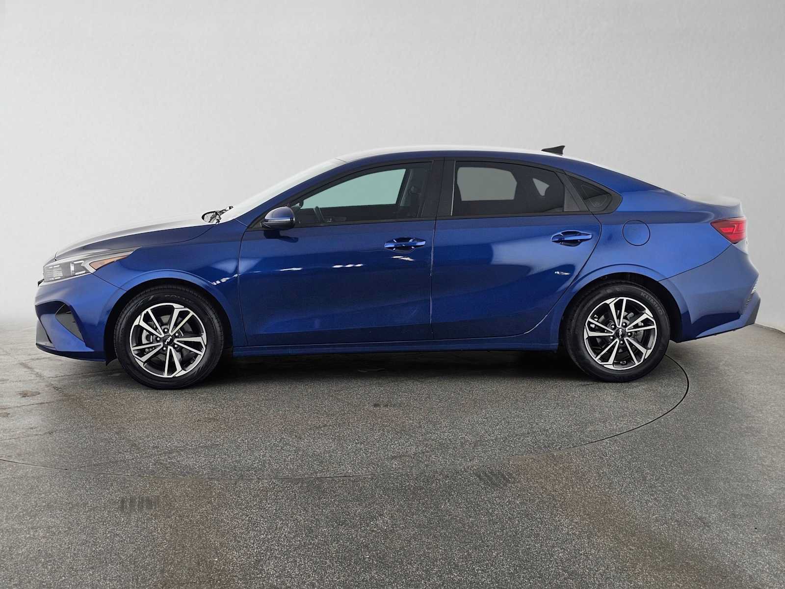 Used 2023 Kia Forte LXS w/ LXS Technology Package FWD image 6