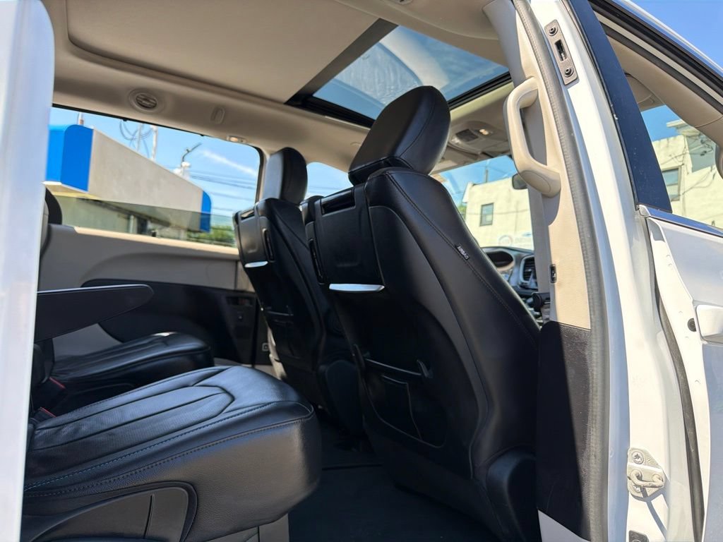 Used 2021 Chrysler Pacifica Touring-L w/ Uconnect Theater Family Group AWD/4WD image 14