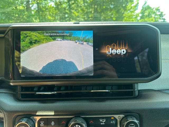 Used 2024 Jeep Wrangler Unlimited AWD/4WD image 37