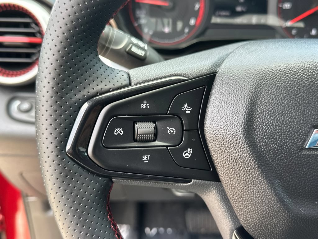 Used 2025 Chevrolet Trax RS w/ Sunroof Package FWD image 23