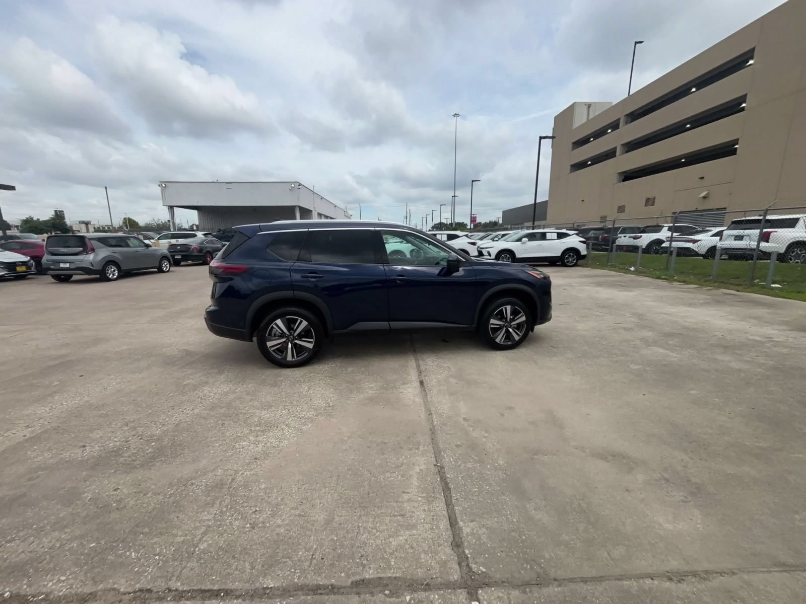 Used 2026 Nissan Rogue SL FWD image 15