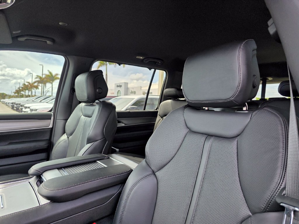 New 2026 Jeep Grand Wagoneer Limited w/ Convenience Group I AWD/4WD image 13