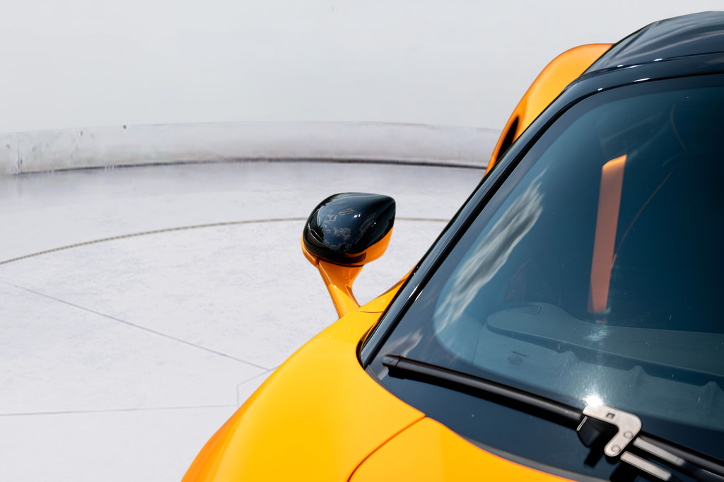 Used 2025 McLaren Artura Spider RWD image 12