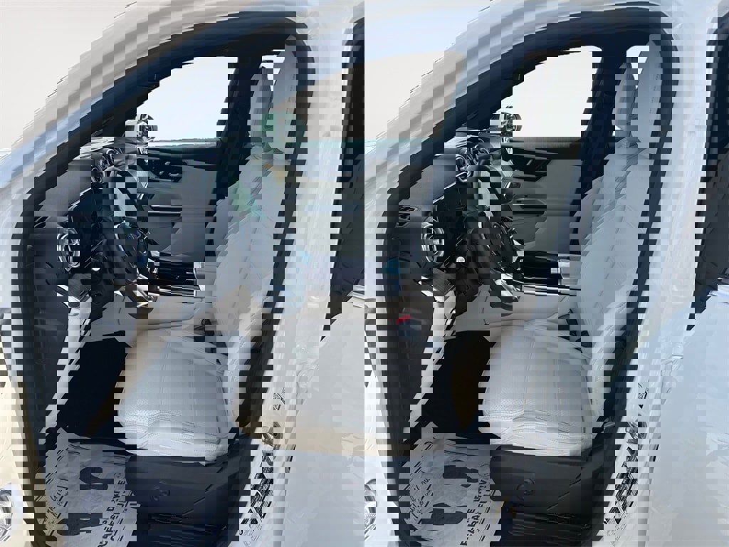 Used 2025 Mercedes-Benz GLC 300 4MATIC image 15