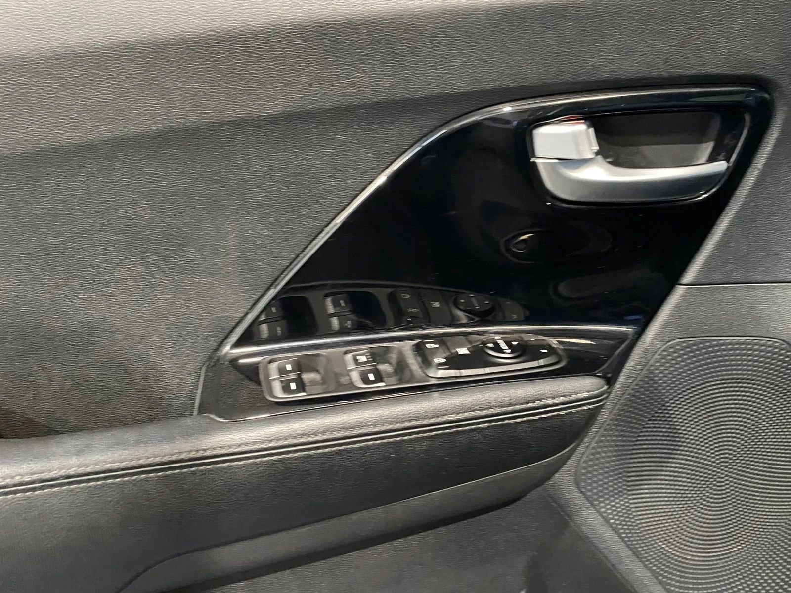 Used 2022 Kia Niro LXS image 11