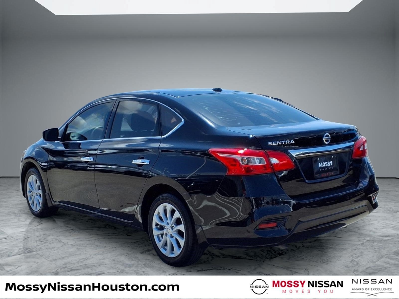 Used 2019 Nissan Sentra SV FWD image 2