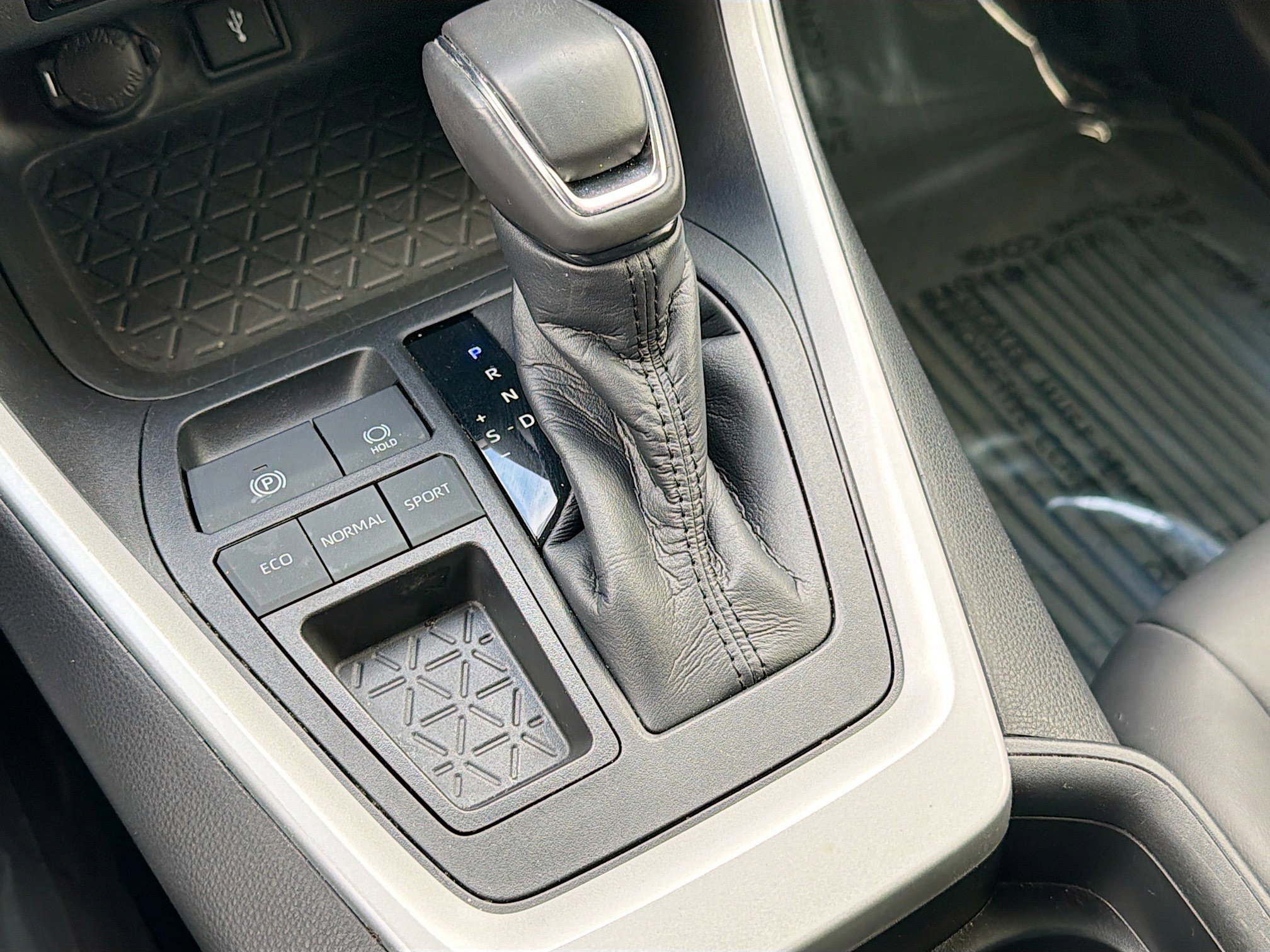 Used 2021 Toyota RAV4 XLE Premium image 30