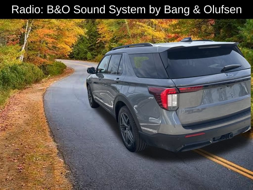 Used 2025 Ford Explorer ST-Line w/ ST-Line Street Pack AWD/4WD image 7