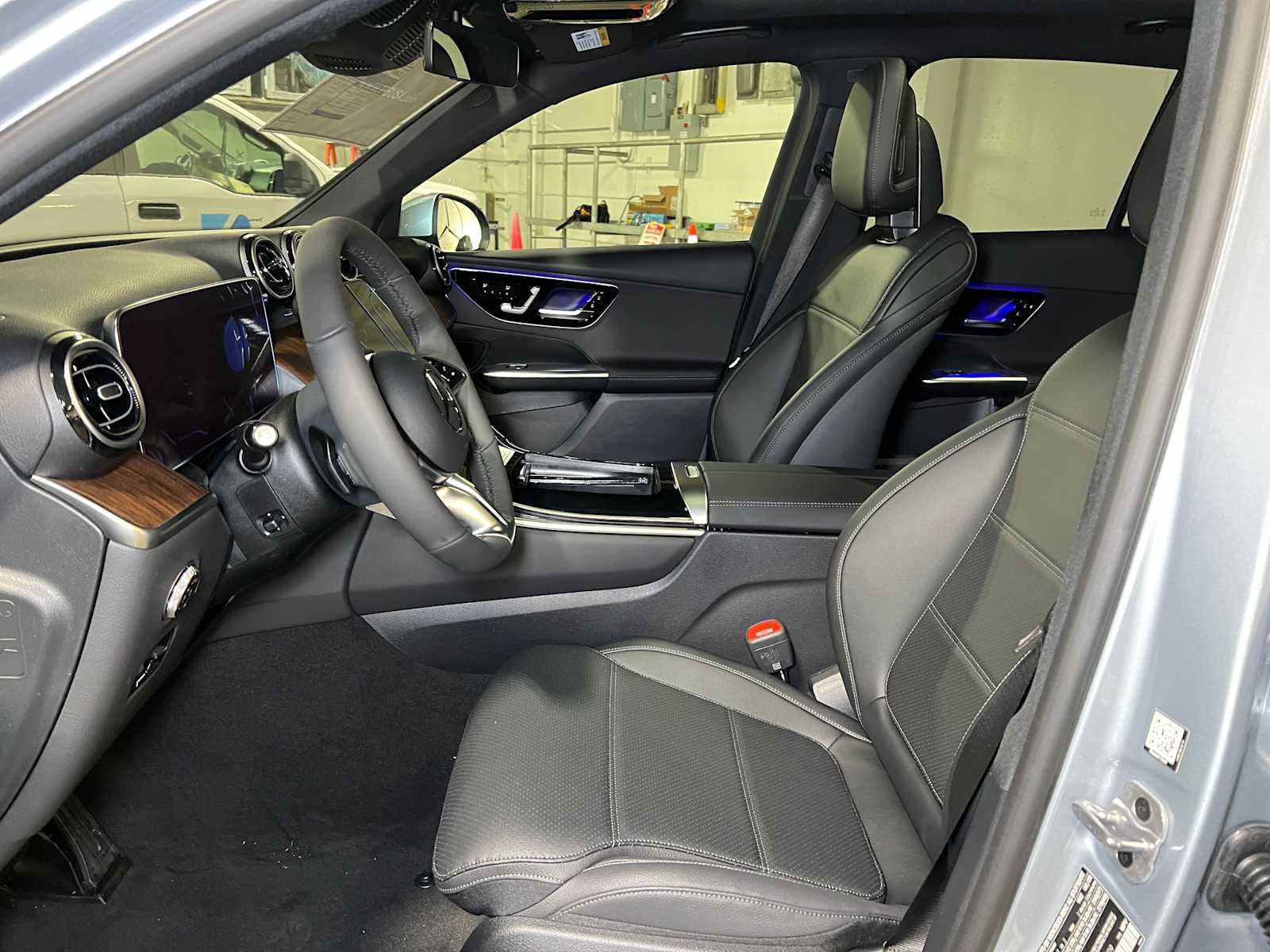 Used 2025 Mercedes-Benz GLC 300 4MATIC image 21