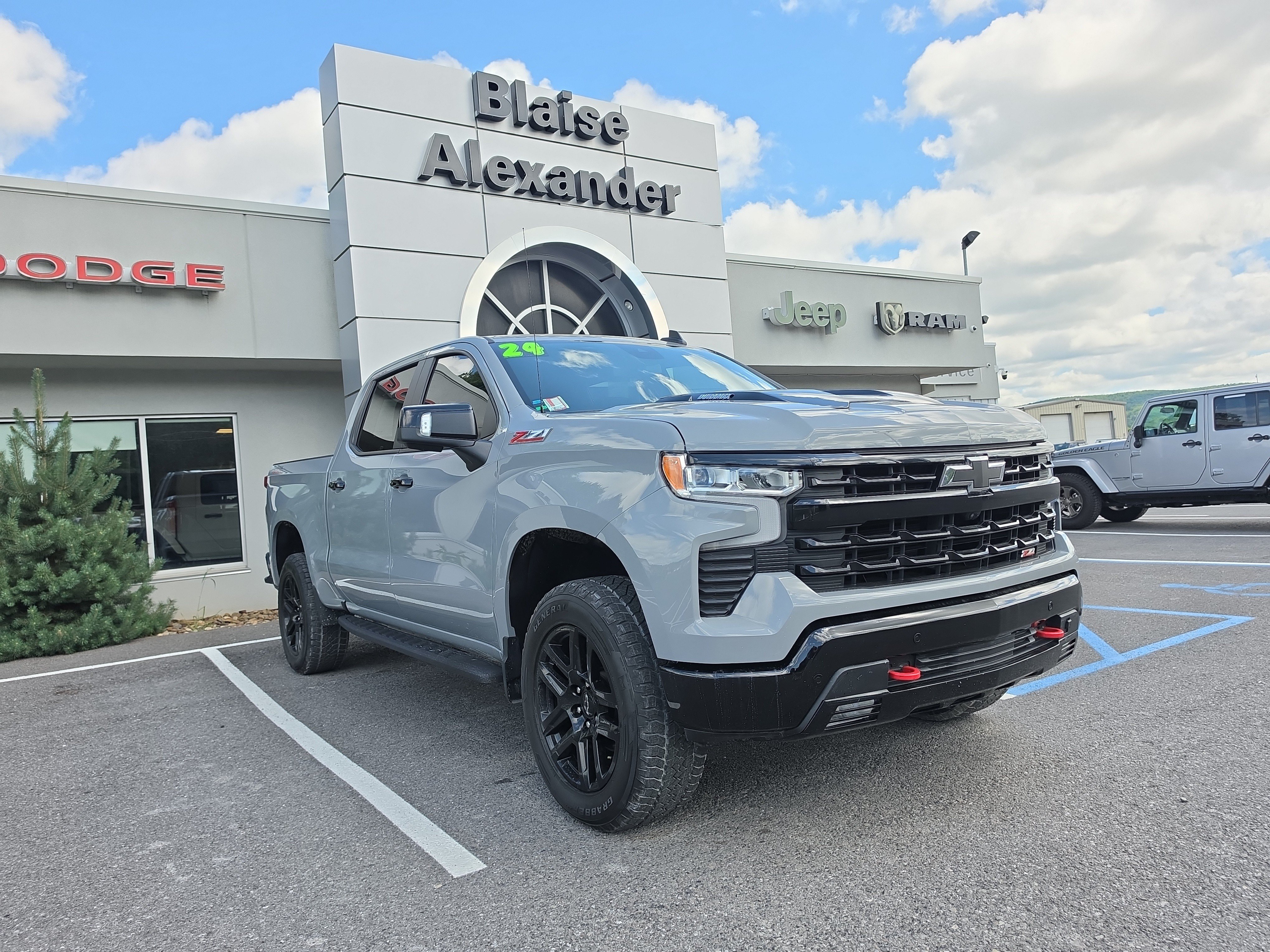 Used 2024 Chevrolet Silverado 1500 LT Trail Boss w/ Convenience Package II AWD/4WD image 1