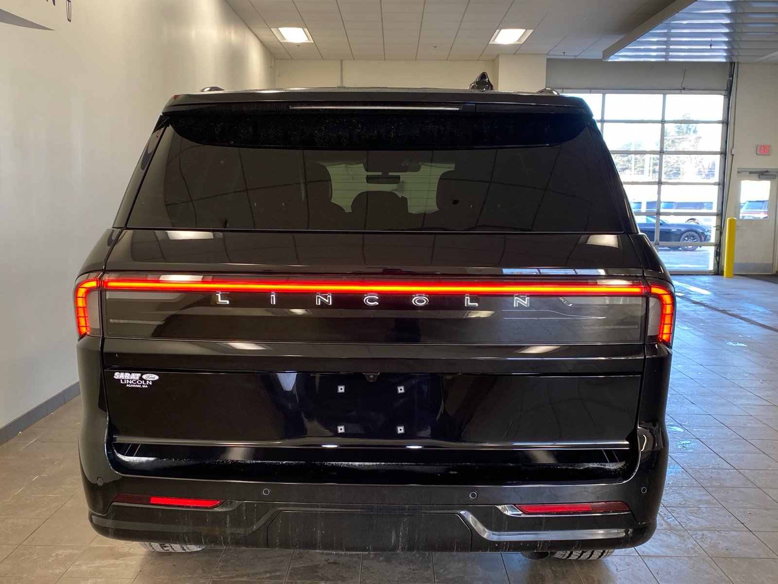 New 2026 Lincoln Navigator Reserve w/ Jet Appearance Package AWD/4WD image 6
