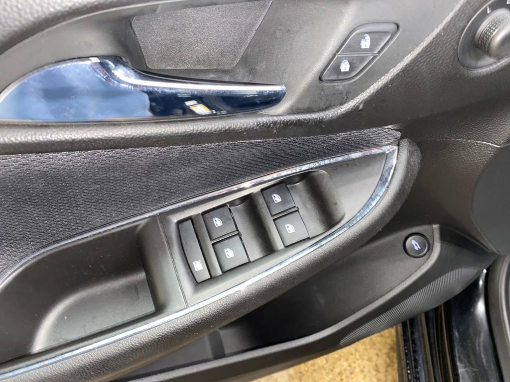 Used 2018 Chevrolet Cruze LT w/ Convenience Package image 11