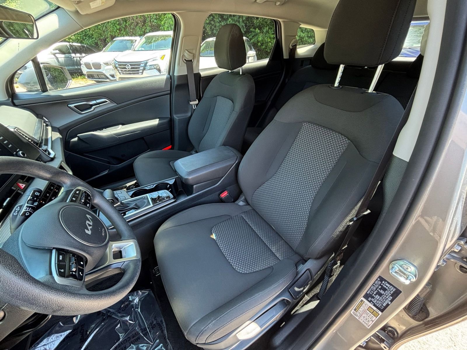 Used 2025 Kia Sportage LX FWD image 34