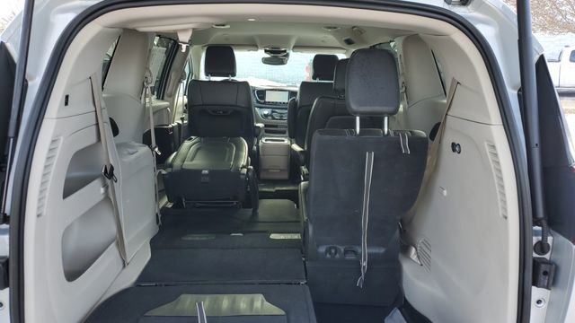 Certified 2024 Chrysler Pacifica Touring-L image 28