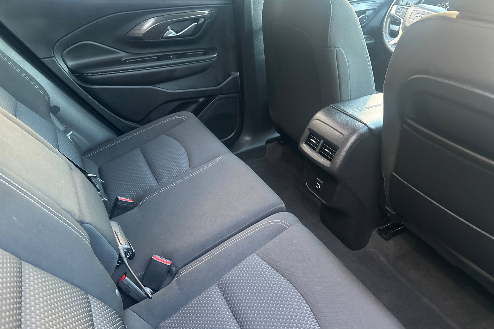 Used 2024 GMC Terrain SLE w/ Elevation Edition image 19