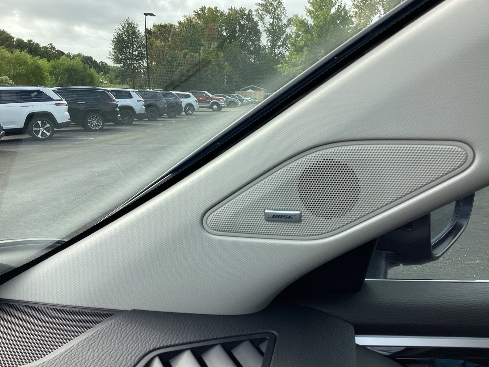 Used 2023 Mitsubishi Outlander SE image 25