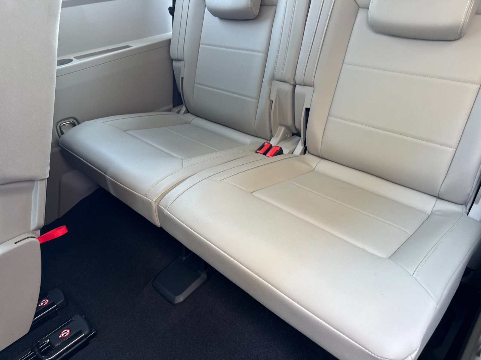 Used 2021 Volkswagen Atlas SE w/ Panoramic Sunroof Package FWD image 18