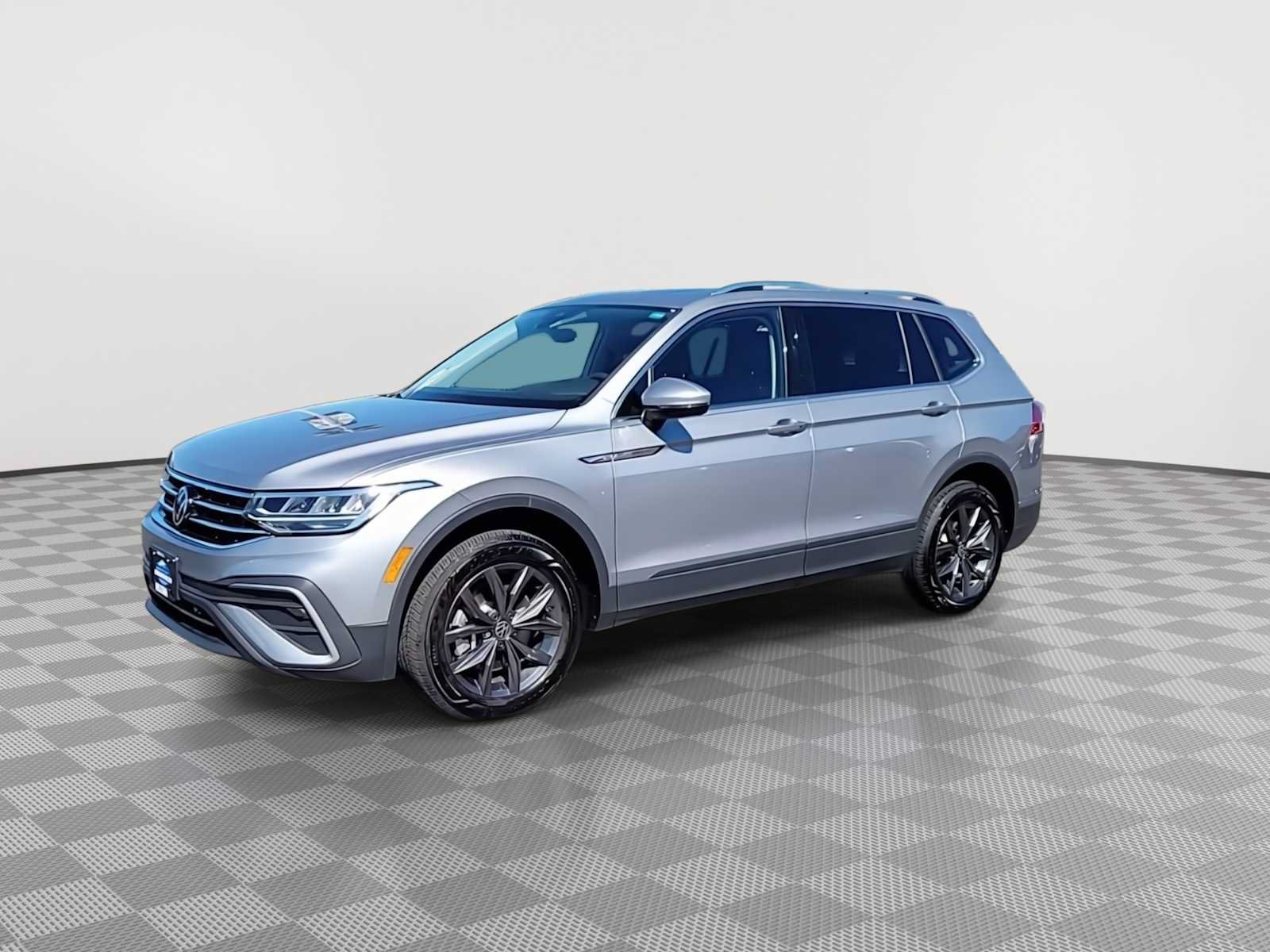 Used 2022 Volkswagen Tiguan SE AWD/4WD image 4