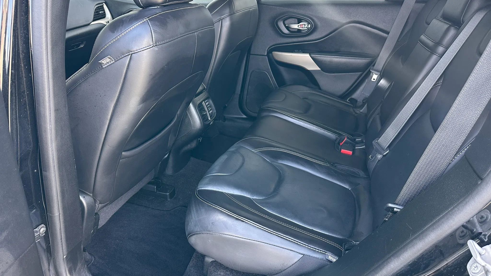 Used 2018 Jeep Cherokee Limited w/ High Altitude Package image 13