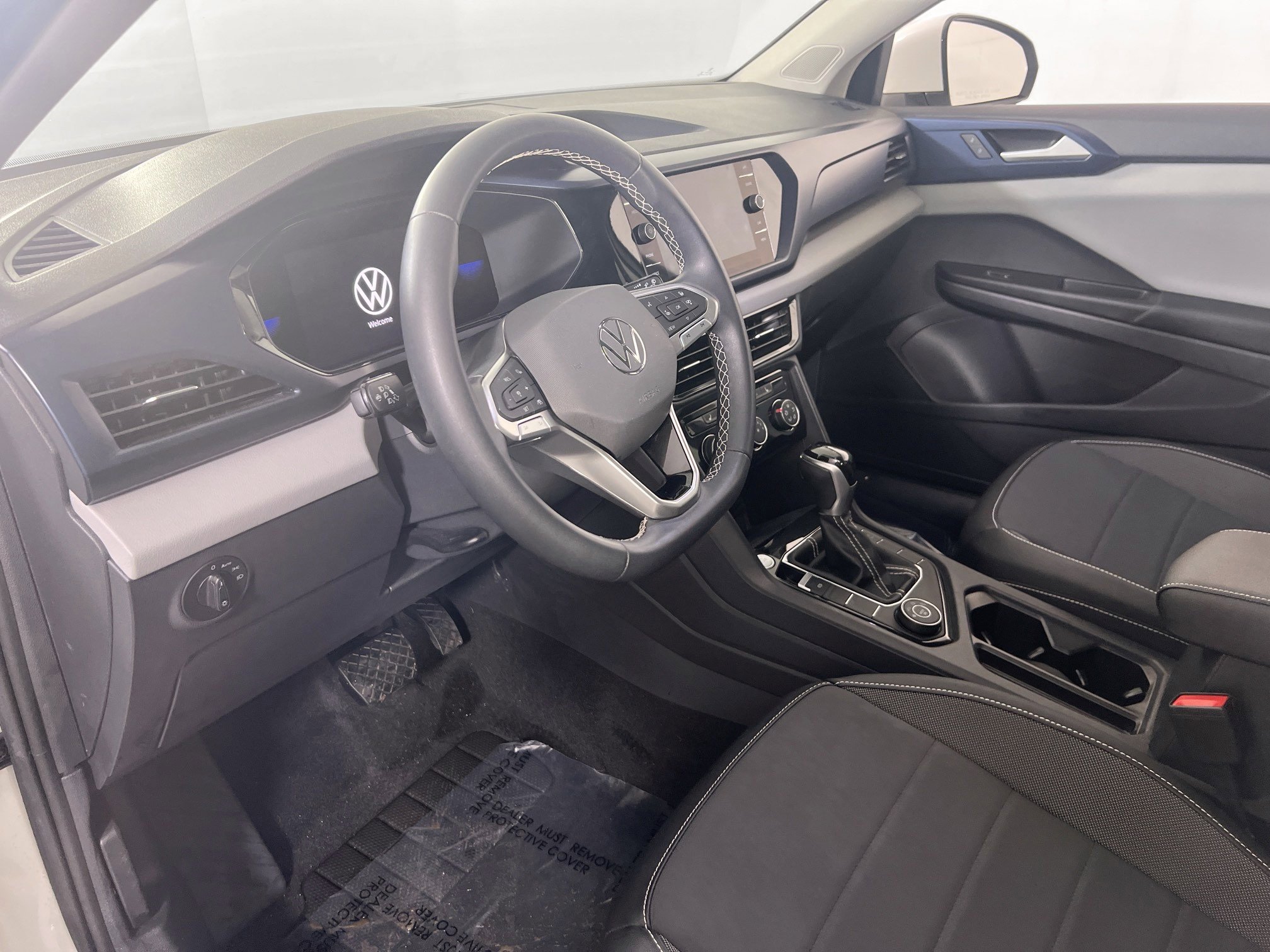Used 2023 Volkswagen Taos SE AWD/4WD image 9