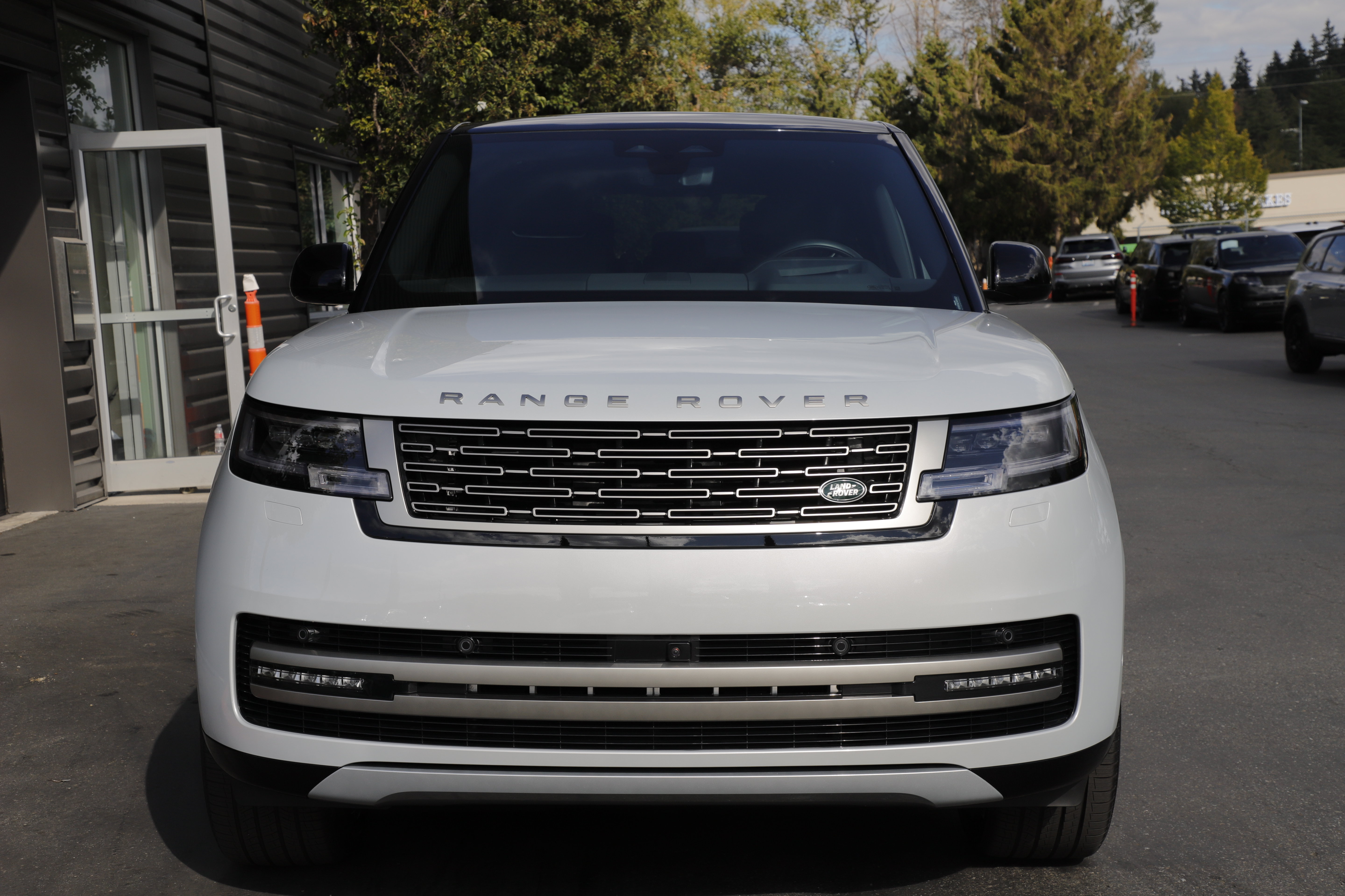 New 2026 Land Rover Range Rover Long Wheelbase Autobiography AWD/4WD image 4