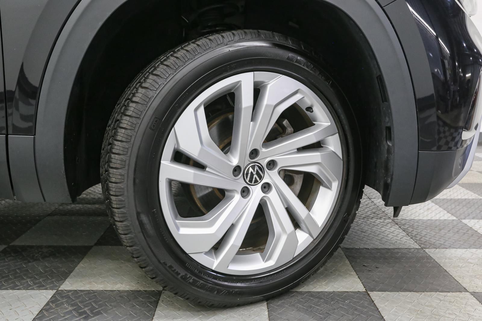 Certified 2020 Volkswagen Atlas Cross Sport SEL image 18