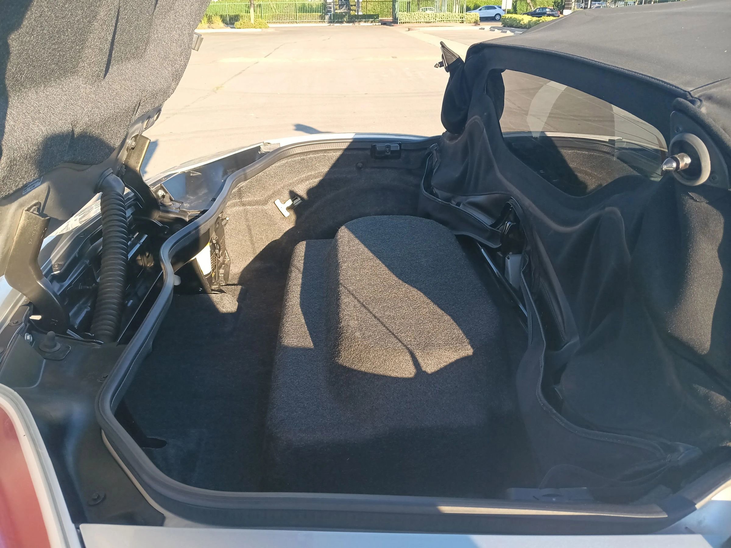 Used 2009 Saturn Sky w/ Premium Trim Package image 20