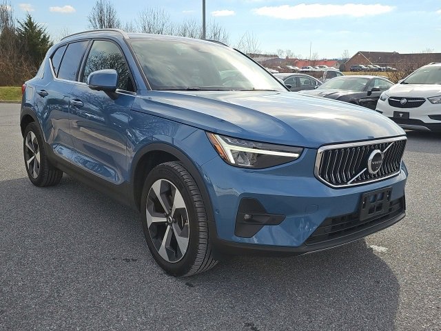 Used 2025 Volvo XC40 B5 Plus