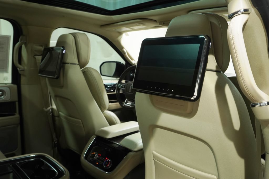 Used 2019 Lincoln Navigator L Reserve AWD/4WD image 23