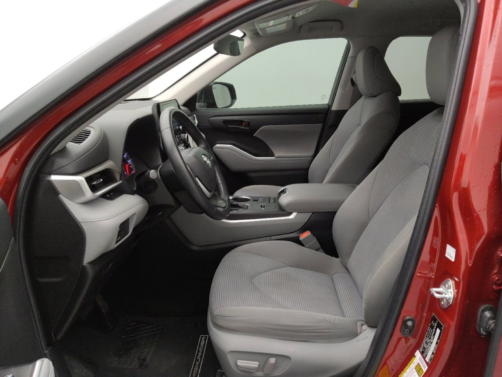 Used 2022 Toyota Highlander LE image 17