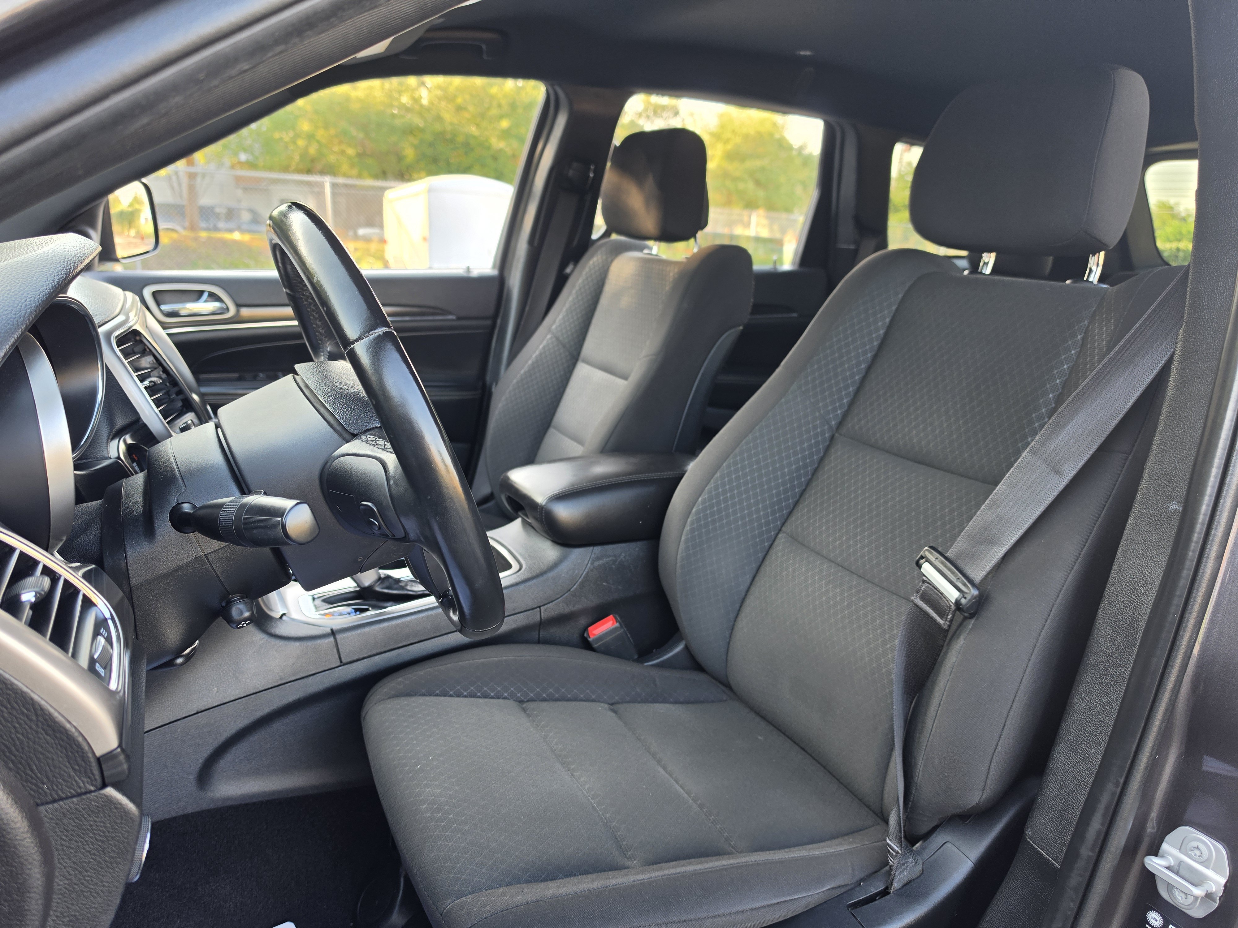 Used 2021 Jeep Grand Cherokee Laredo AWD/4WD image 24