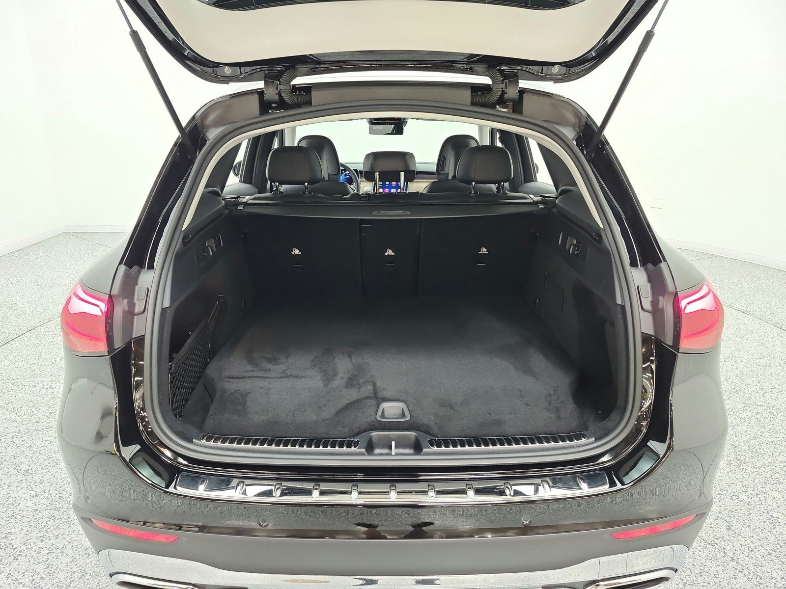 Used 2025 Mercedes-Benz GLC 350e 4MATIC image 18