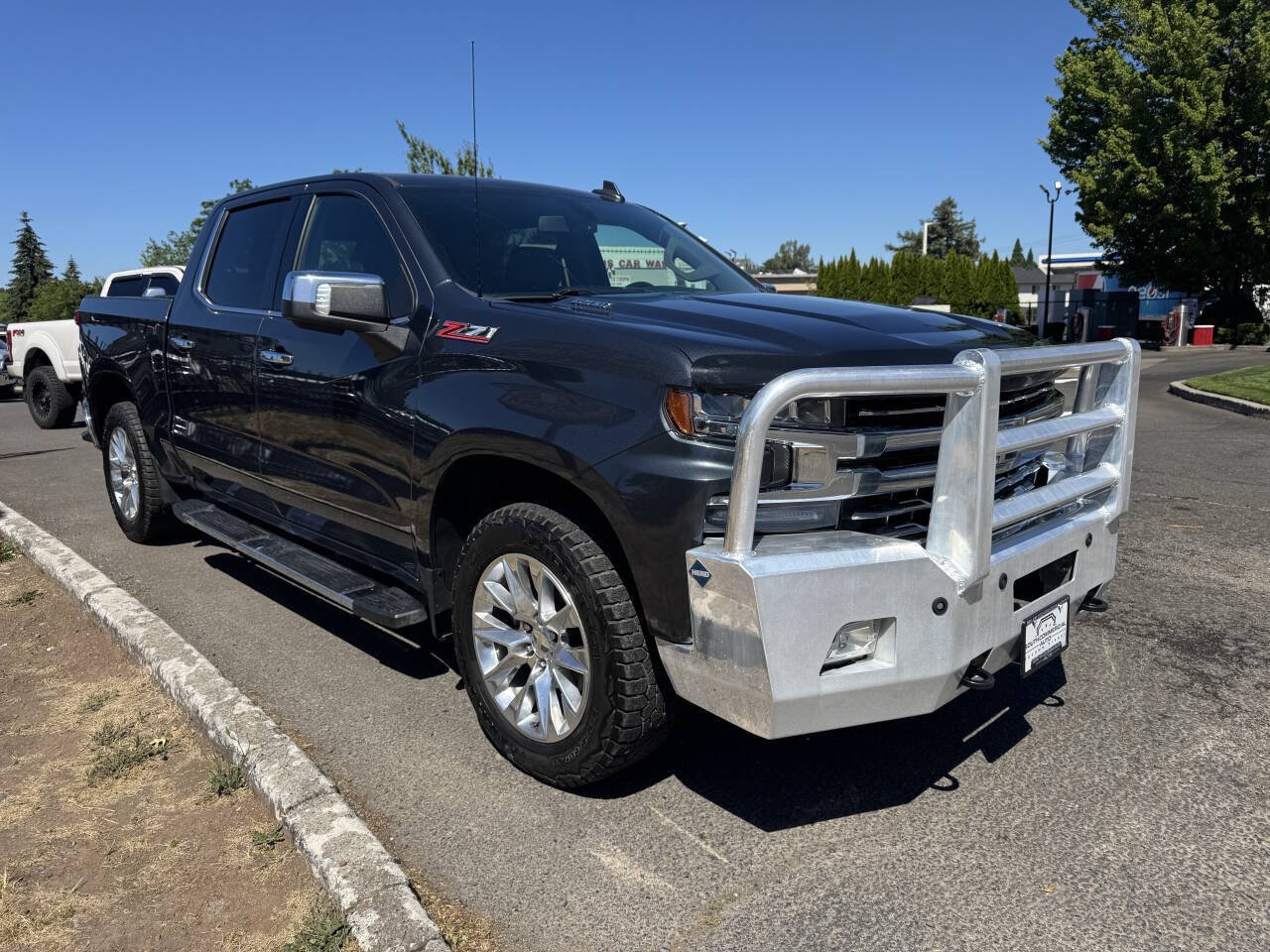 Used 2022 Chevrolet Silverado 1500 LTZ AWD/4WD image 3