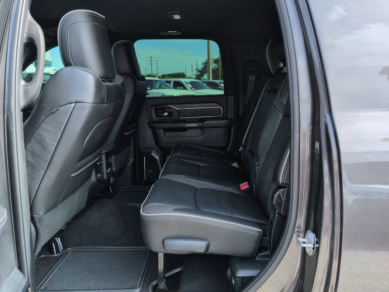 Used 2025 RAM 3500 Limited AWD/4WD image 14