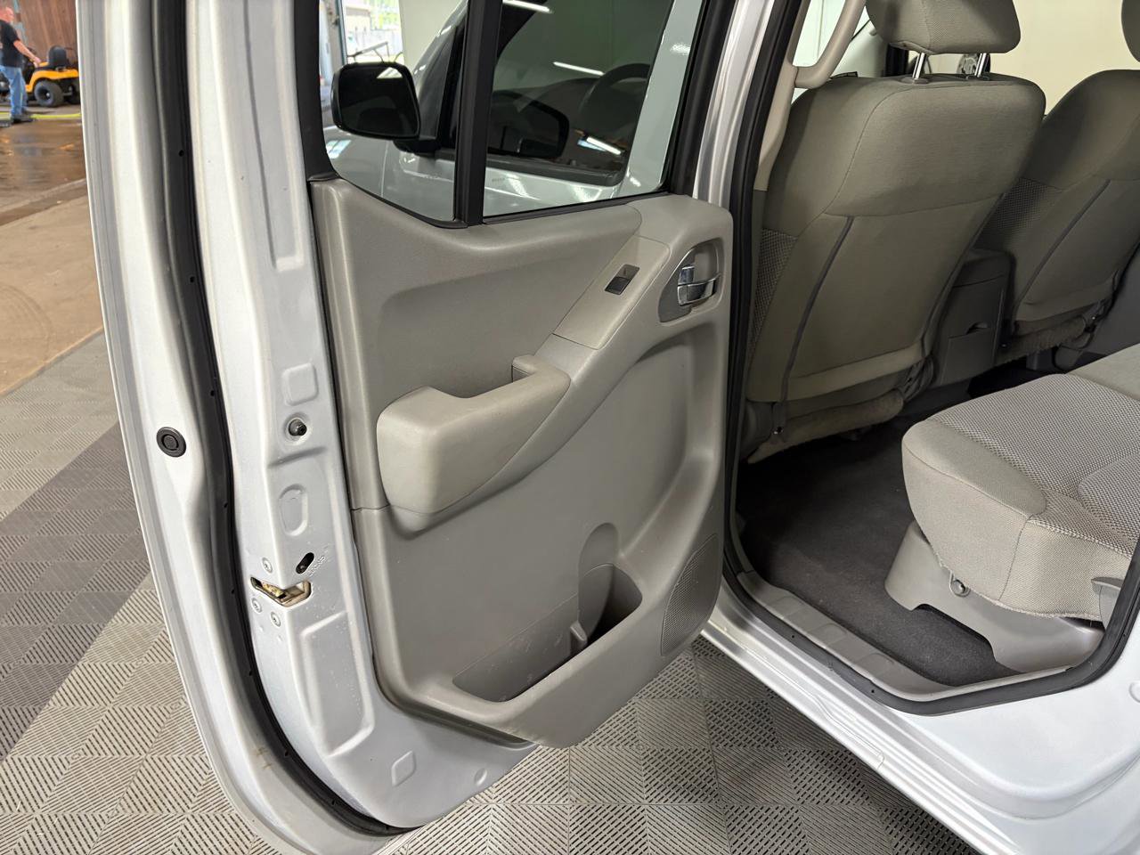 Used 2021 Nissan Frontier S AWD/4WD image 19