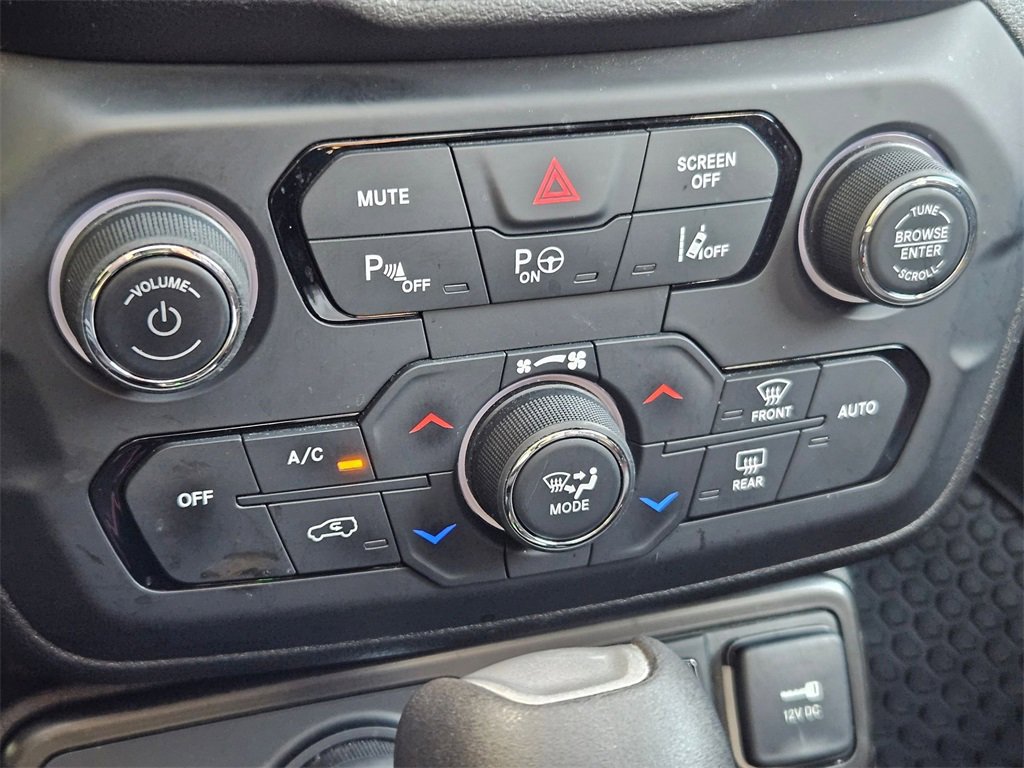 Certified 2021 Jeep Renegade Latitude w/ Luxury Group I image 30