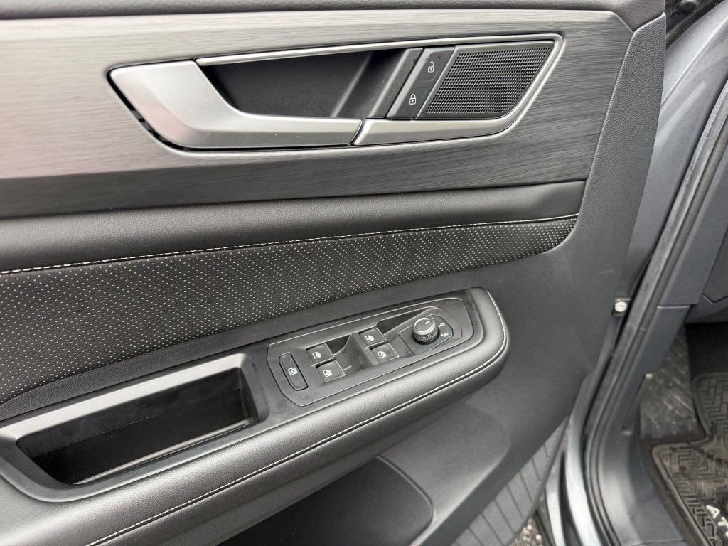 Used 2024 Volkswagen Atlas Cross Sport SE image 20