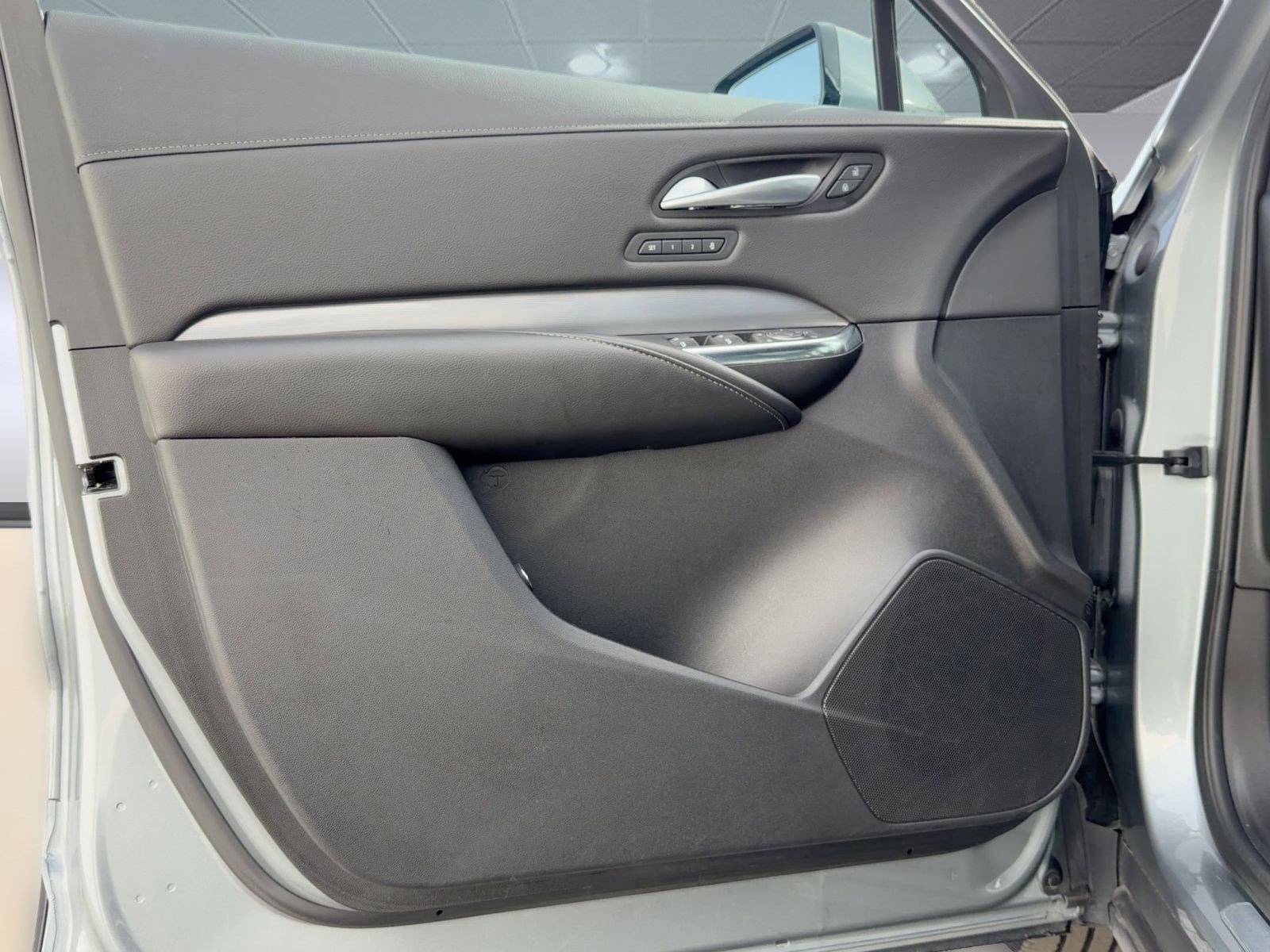 Certified 2025 Cadillac XT4 Premium Luxury image 30