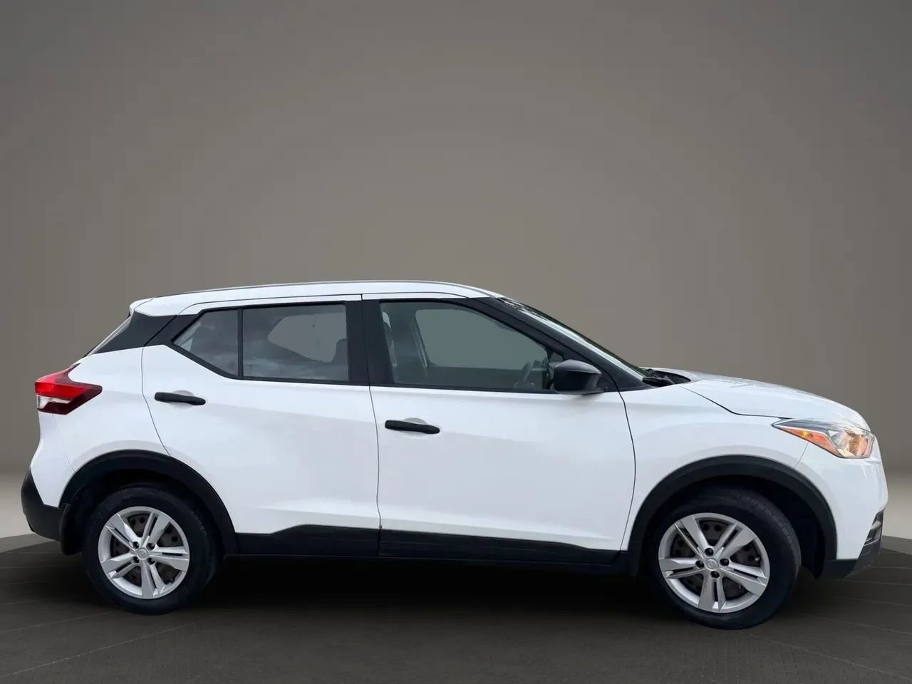 Used 2020 Nissan Kicks S image 10