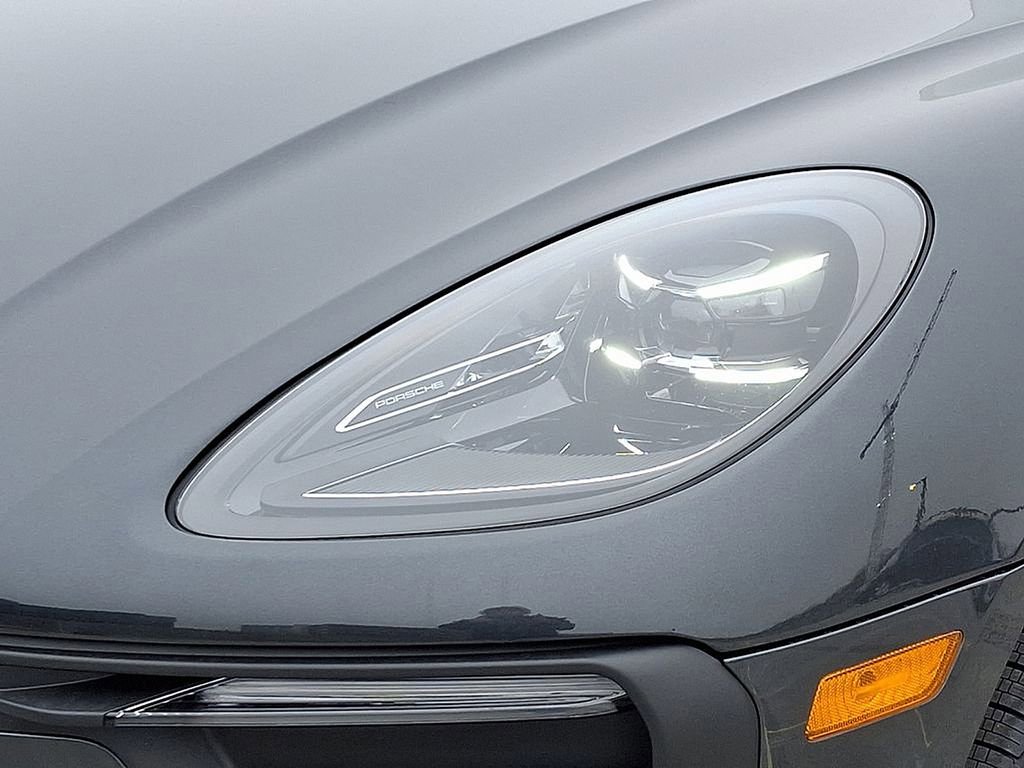 Used 2025 Porsche Macan image 11