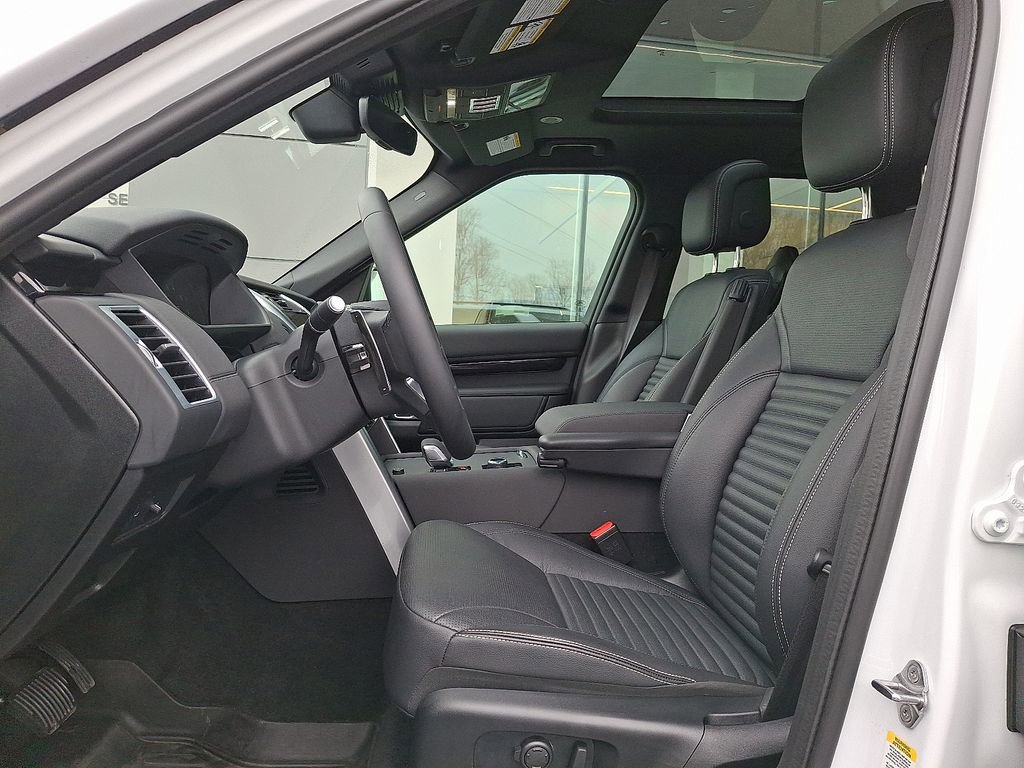 Certified 2025 Land Rover Discovery S image 12