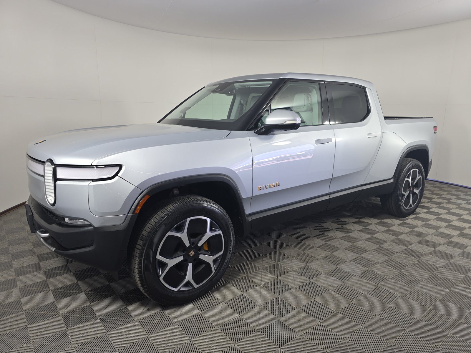 Used 2023 Rivian R1T Adventure AWD/4WD image 1