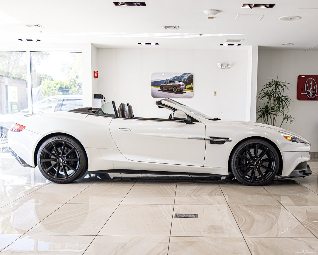 Used 2016 Aston Martin Vanquish Volante RWD image 9